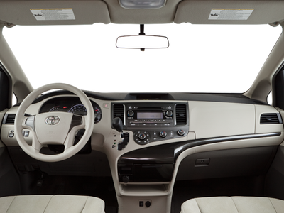 2013 Toyota Sienna XLE V6 8 Passenger