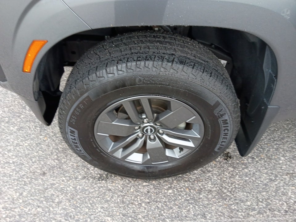 2025 Nissan Frontier SV