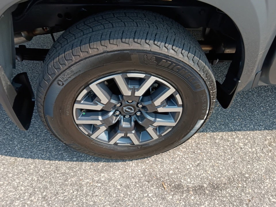 2025 Nissan Frontier SL