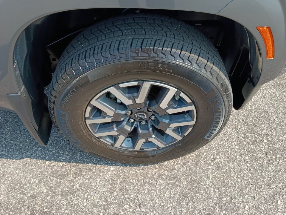 2025 Nissan Frontier SL
