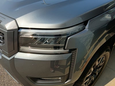 2025 Nissan Frontier SL