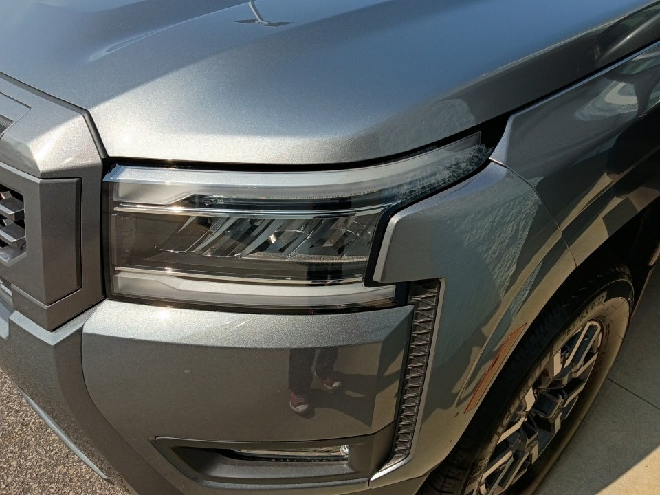 2025 Nissan Frontier SL