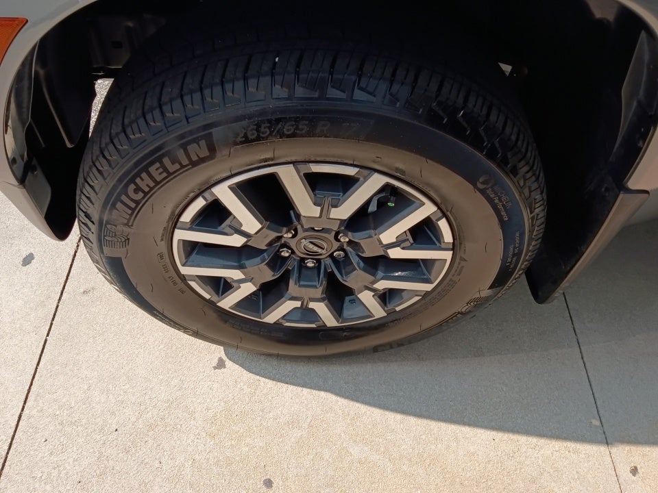 2025 Nissan Frontier SL