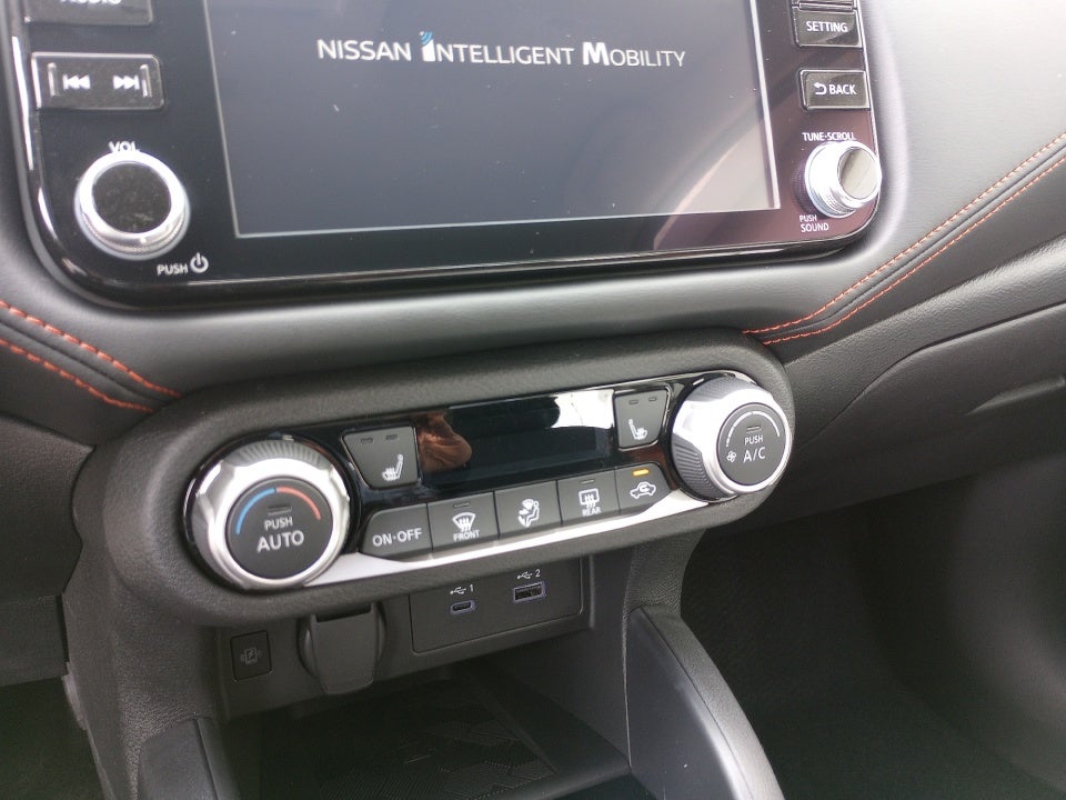 2025 Nissan Versa 1.6 SR