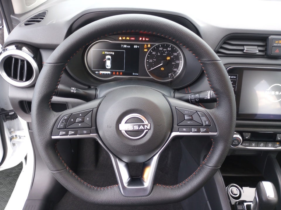 2025 Nissan Versa 1.6 SR