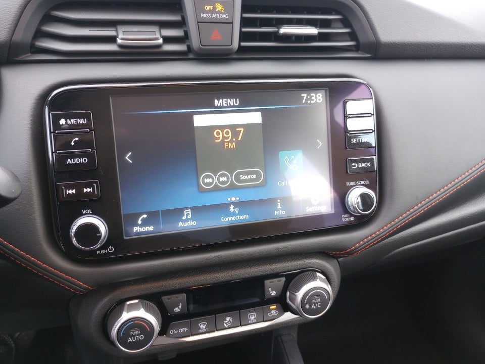 2025 Nissan Versa 1.6 SR