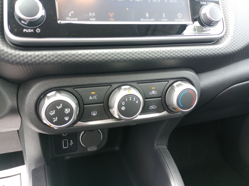 2025 Nissan Kicks SR FWD