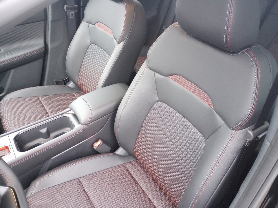 2025 Nissan Kicks SR FWD