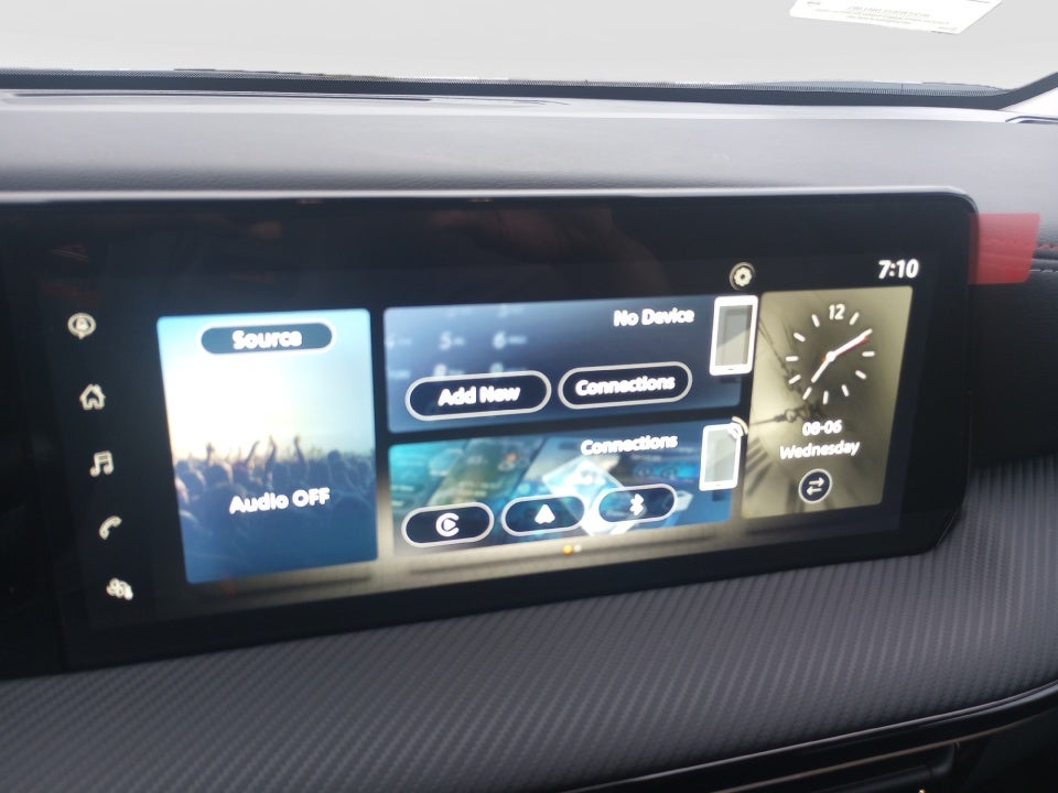 2025 Nissan Kicks SR FWD