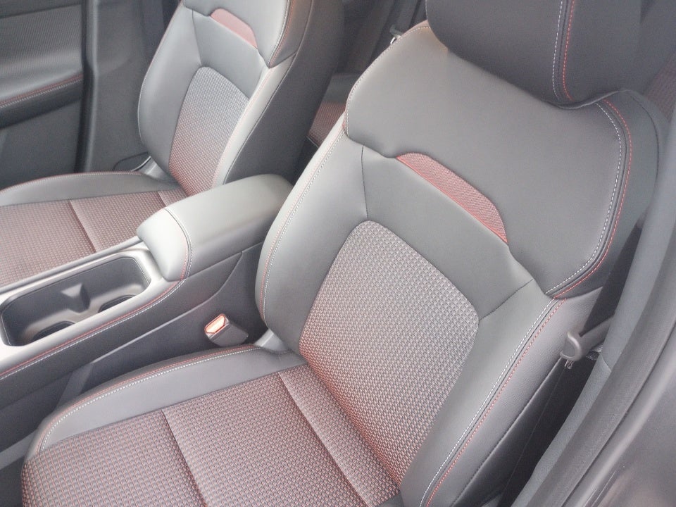 2025 Nissan Kicks SR FWD