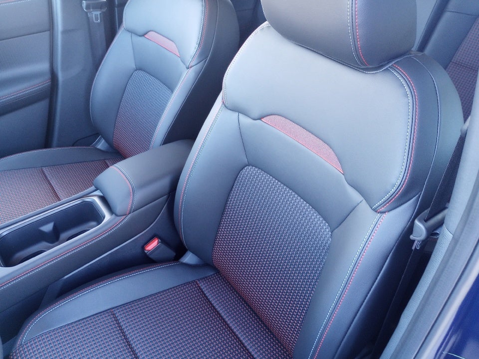 2025 Nissan Kicks SR FWD