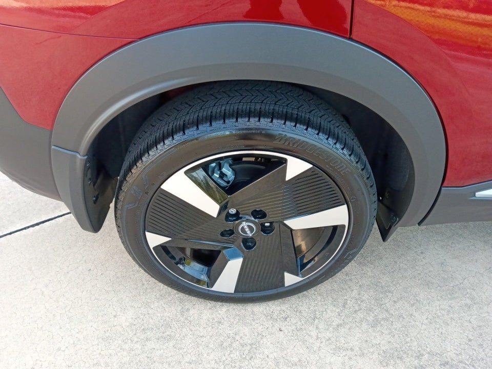 2025 Nissan Kicks SR FWD