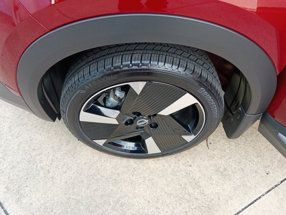 2025 Nissan Kicks SR FWD