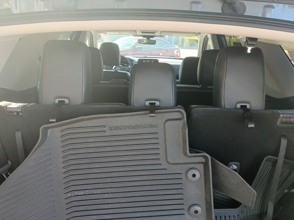 2023 Nissan Pathfinder SL FWD