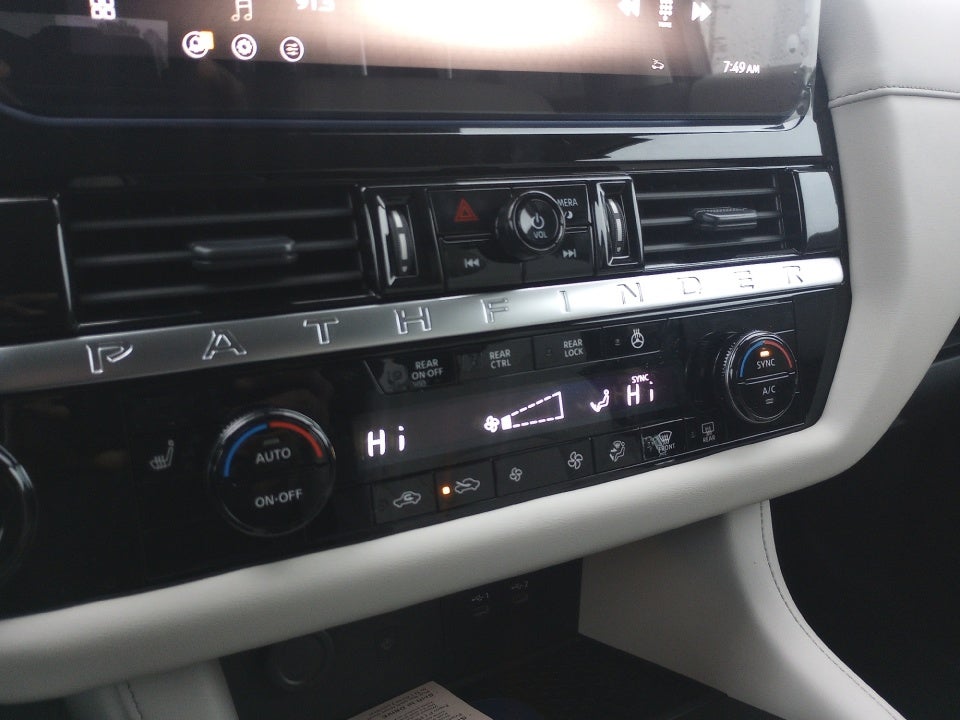 2026 Nissan Pathfinder SL