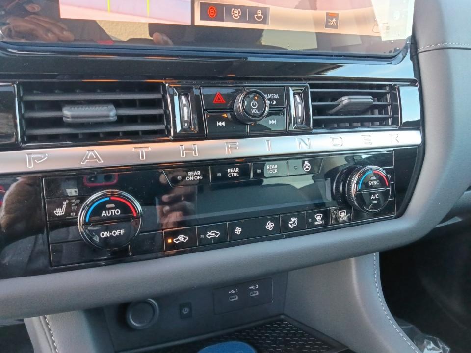 2026 Nissan Pathfinder SL