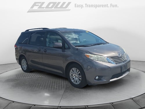2014 Toyota Sienna XLE V6 8 Passenger