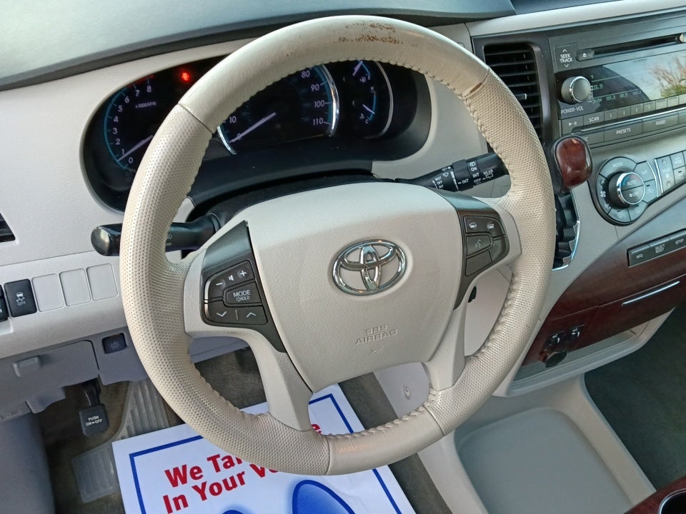 2014 Toyota Sienna XLE V6 8 Passenger