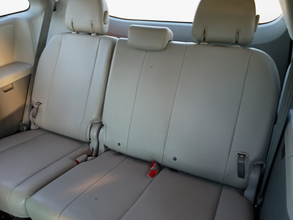 2014 Toyota Sienna XLE V6 8 Passenger
