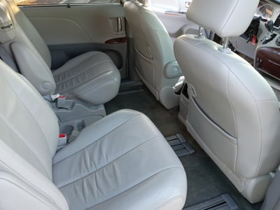 2014 Toyota Sienna XLE V6 8 Passenger