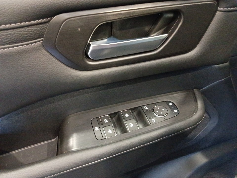 2025 Nissan Armada SV 2WD