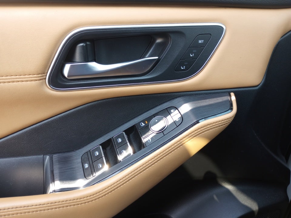 2023 Nissan Rogue Platinum FWD