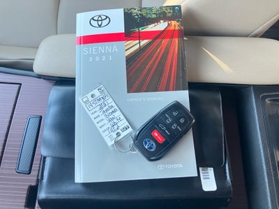 2021 Toyota Sienna XLE