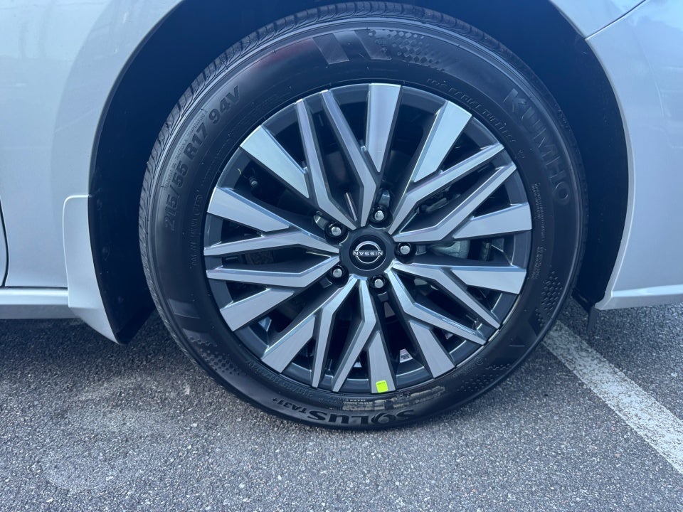 2025 Nissan Altima SV FWD