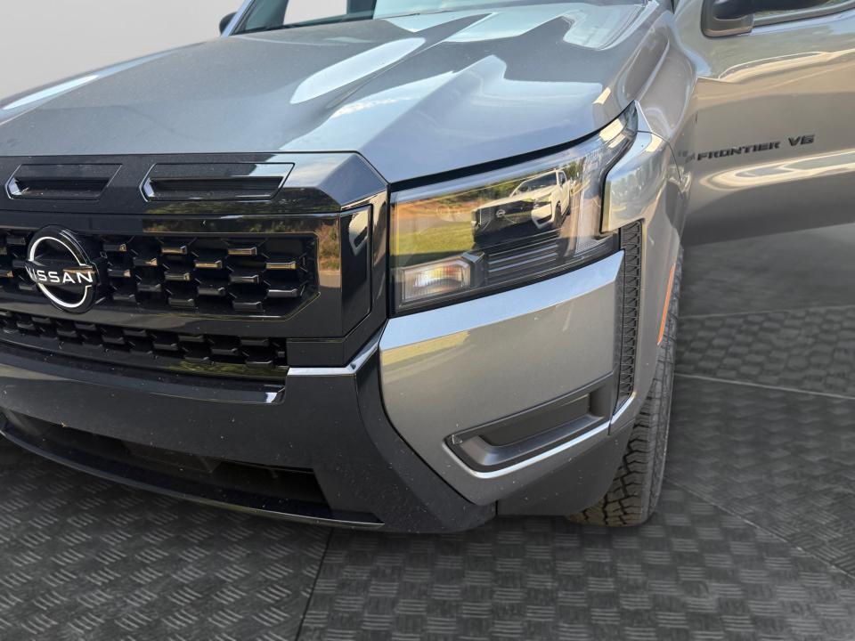 2027 Nissan Frontier SV