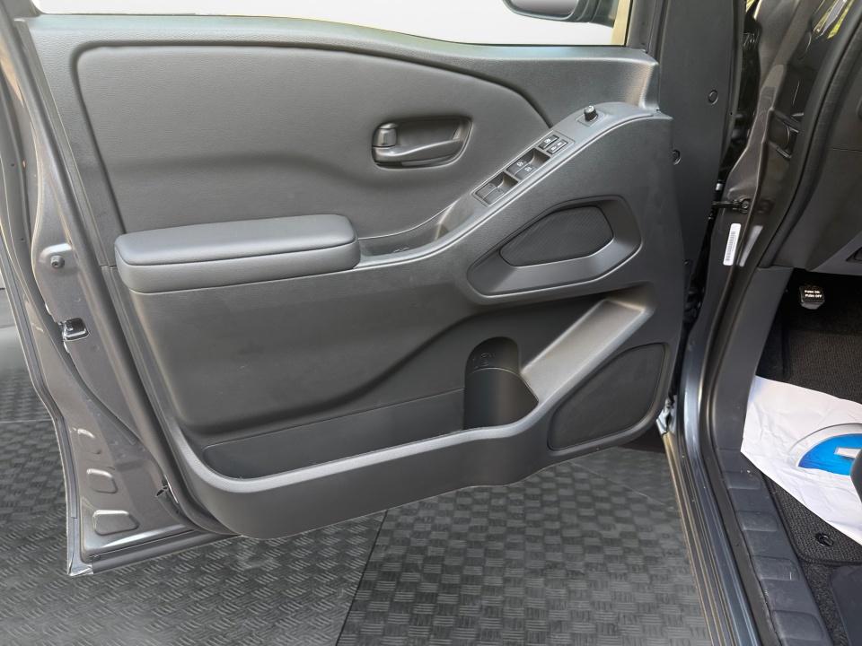 2027 Nissan Frontier SV