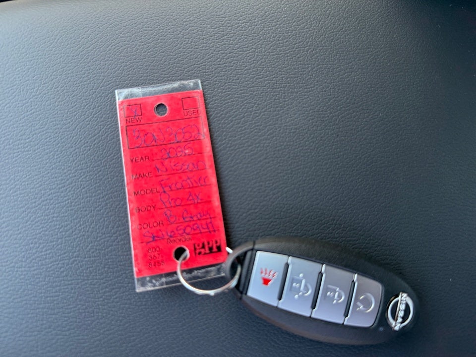 2025 Nissan Frontier Crew Cab PRO-4X 4x4