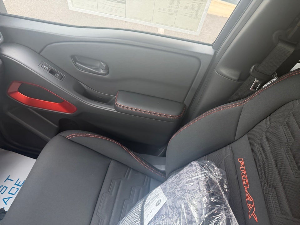 2026 Nissan Frontier Crew Cab PRO-4X 4x4