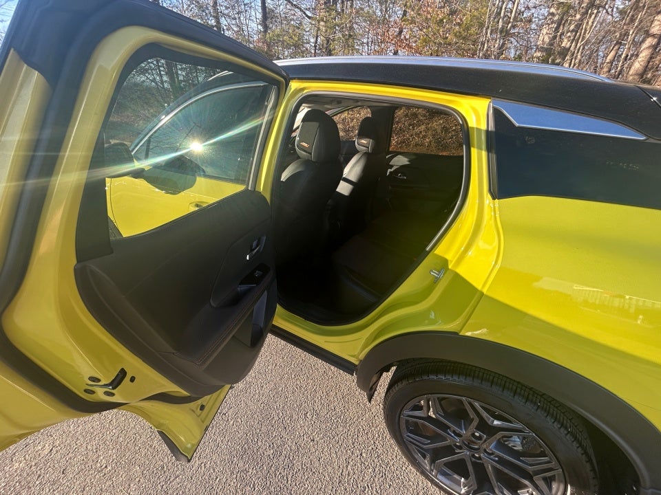 2025 Nissan Kicks SR FWD