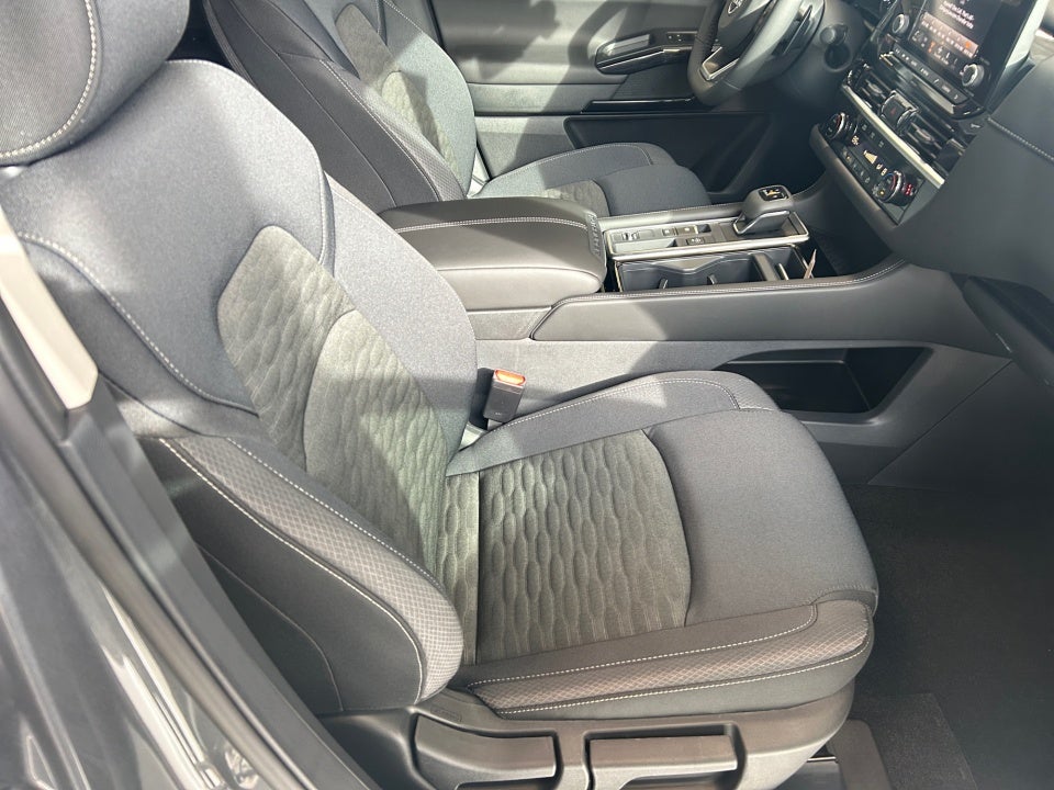 2025 Nissan Pathfinder SV FWD