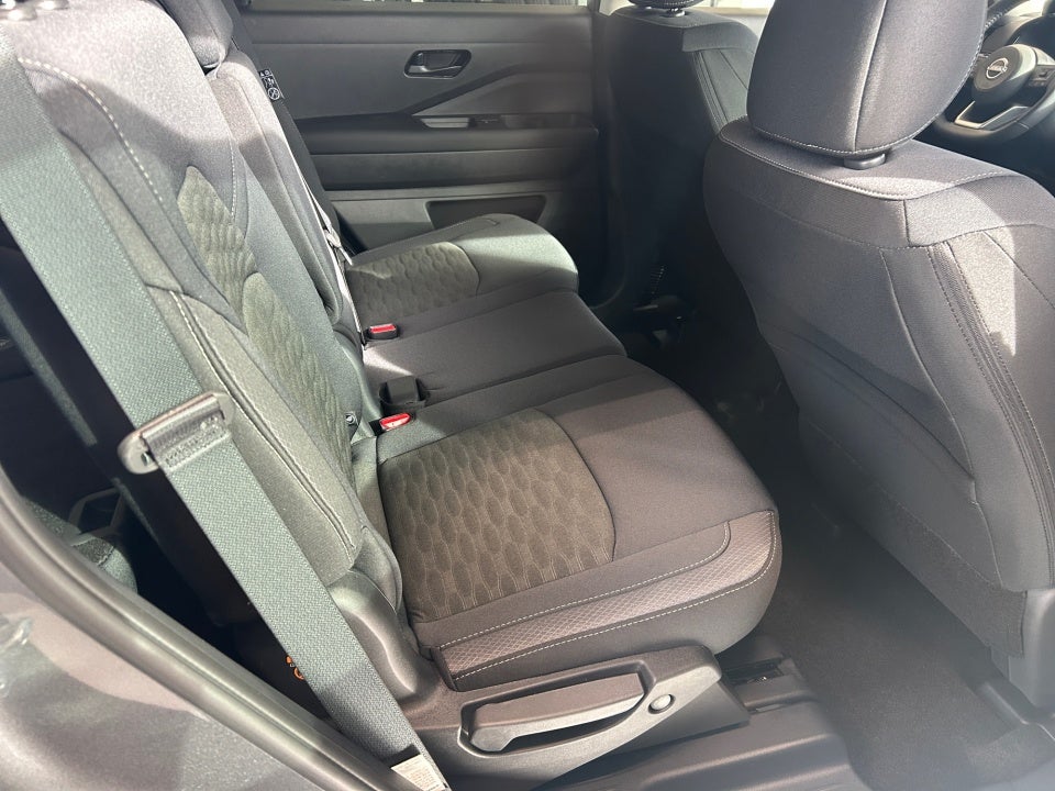 2025 Nissan Pathfinder SV FWD