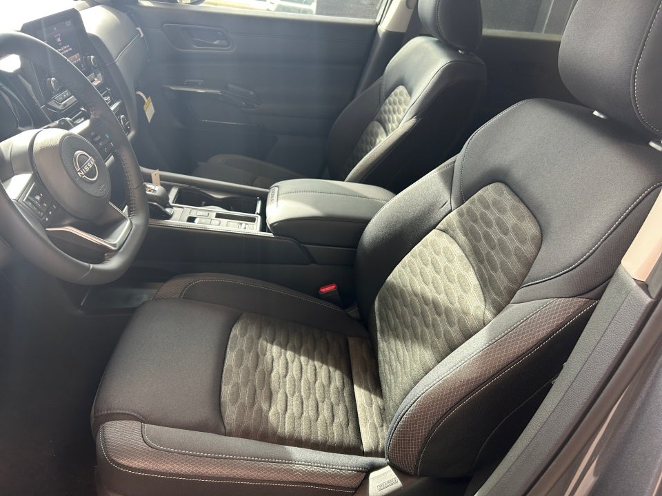 2025 Nissan Pathfinder SV FWD