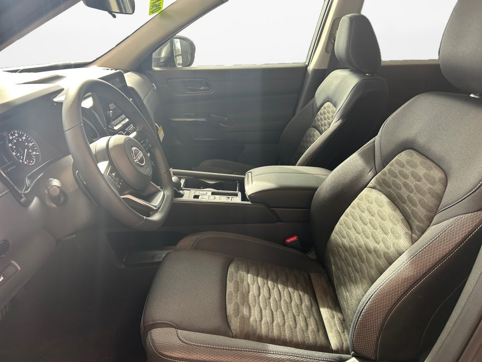 2025 Nissan Pathfinder SV FWD