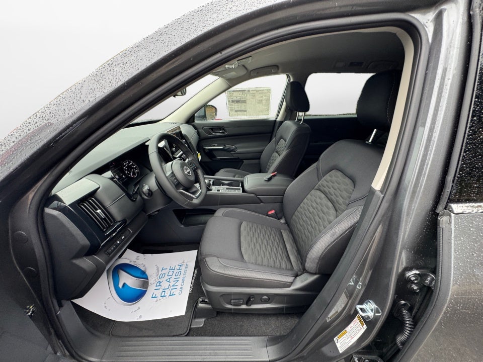 2025 Nissan Pathfinder SV FWD