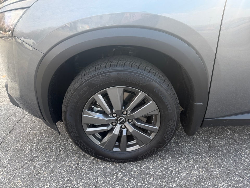 2025 Nissan Pathfinder SV FWD