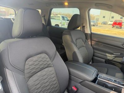 2025 Nissan Pathfinder SV FWD