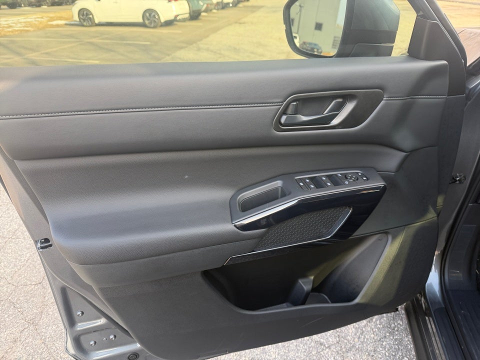 2025 Nissan Pathfinder SV FWD