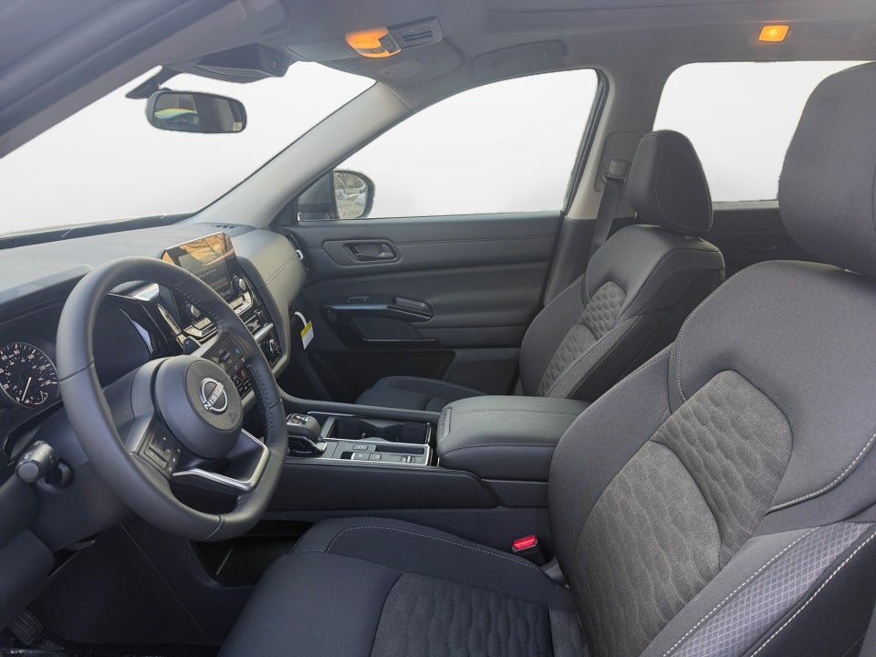 2025 Nissan Pathfinder SV FWD