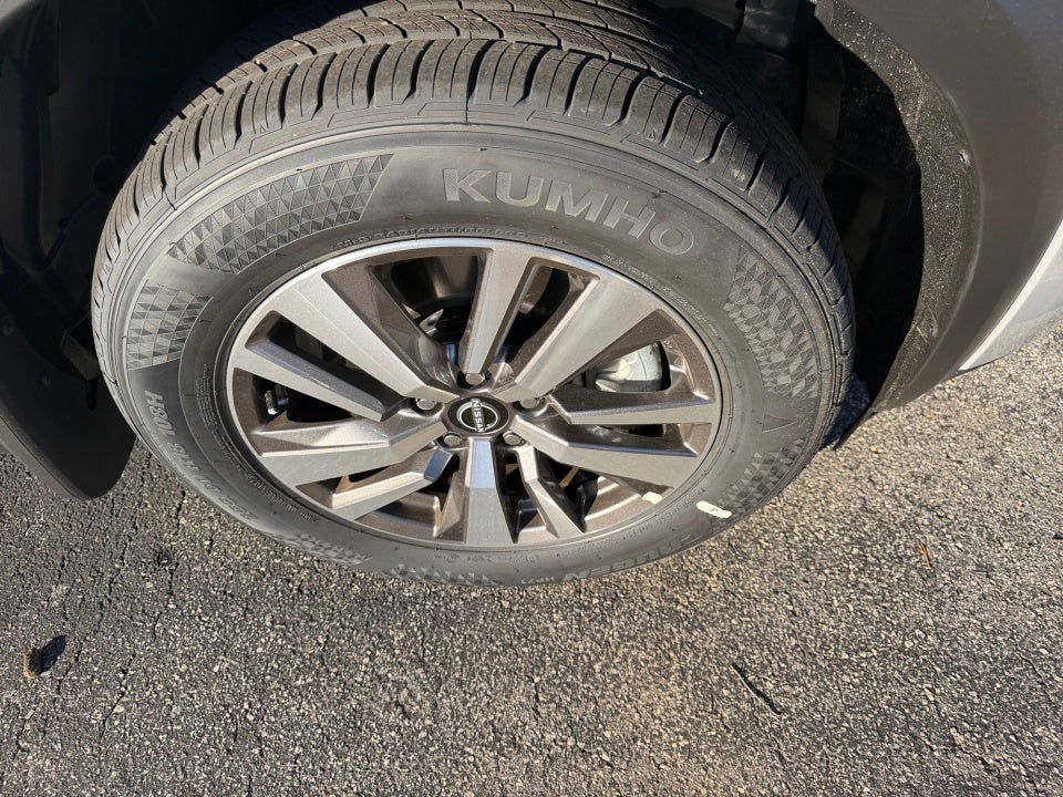 2025 Nissan Pathfinder SL FWD