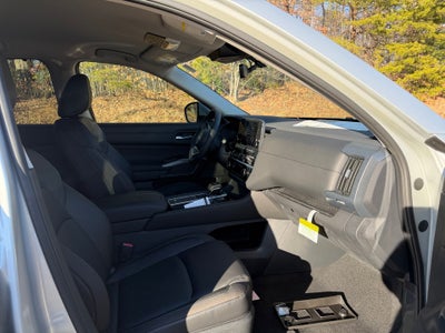 2025 Nissan Pathfinder SL FWD