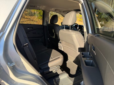 2025 Nissan Pathfinder SL FWD