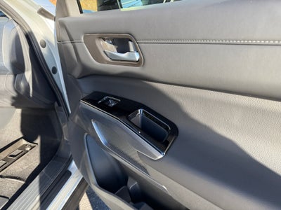 2025 Nissan Pathfinder SL FWD