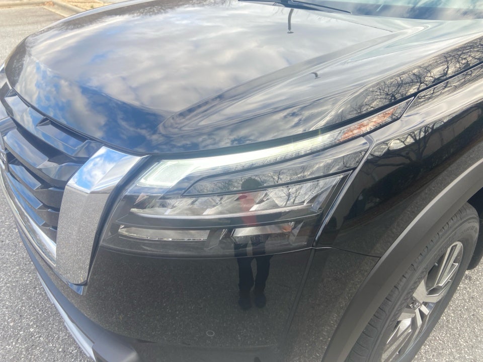 2025 Nissan Pathfinder SL FWD