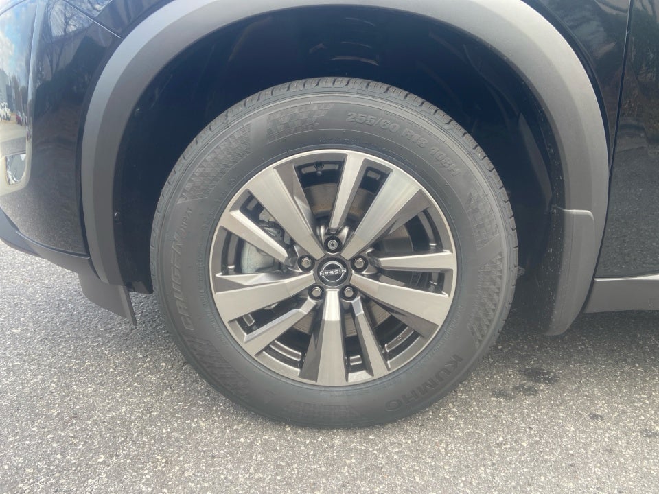 2025 Nissan Pathfinder SL FWD