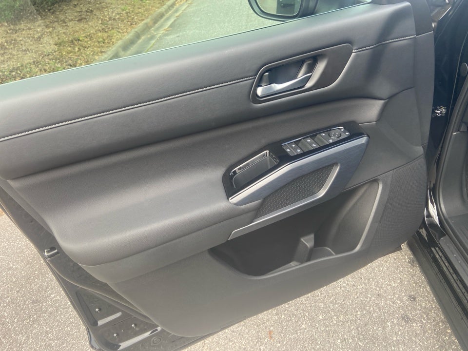 2025 Nissan Pathfinder SL FWD