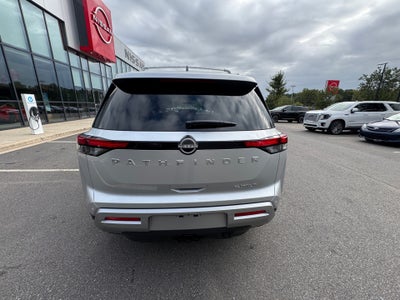 2025 Nissan Pathfinder Platinum FWD
